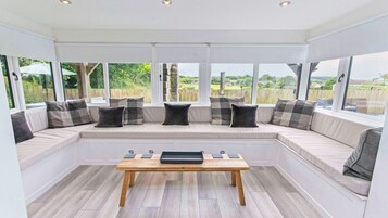 Casa (Multiple Bedrooms) | Interior