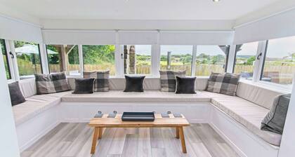 Bag-end House 7 Bedrooms, Sleeps 14, Hot Tub