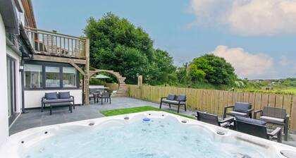 Bag-end House 7 Bedrooms, Sleeps 14, Hot Tub