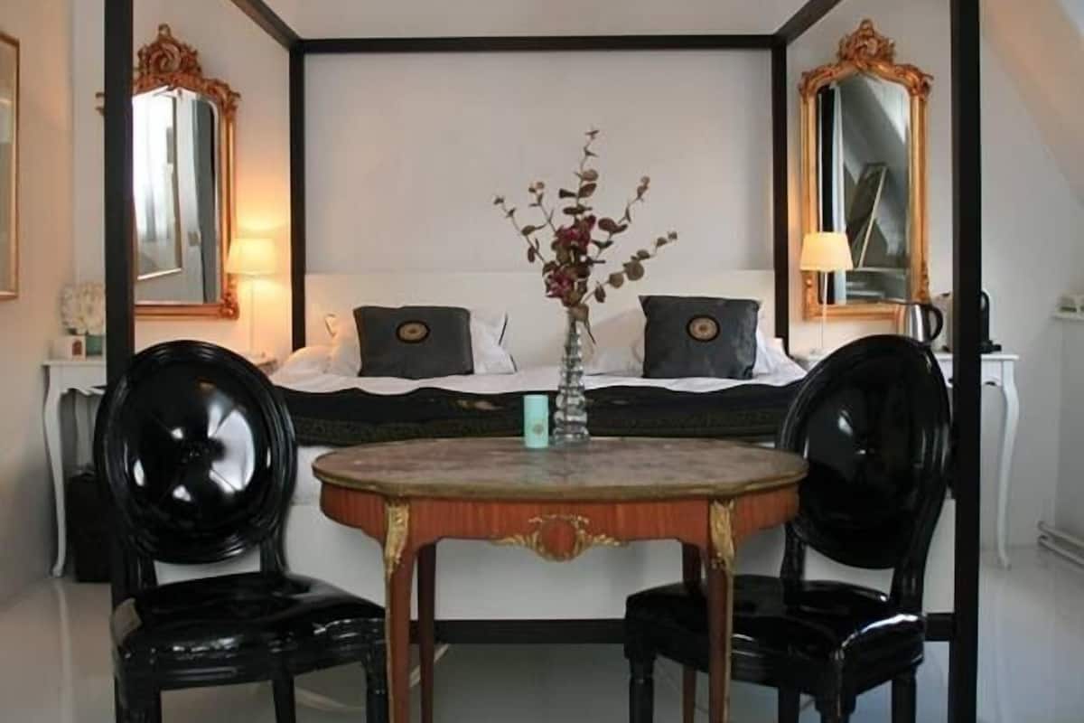 Repas dans la chambre