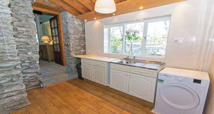 Streamways Nr Croyde 6 Bedroom, Sleeps 12-16, Hot Tub