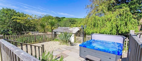 Cottage (6 Bedrooms) | Front of property