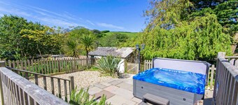 Streamways Nr Croyde 6 Bedroom, Sleeps 12-16, Hot Tub