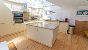 Interior - Stables Croyde 4 Bedrooms, Sleeps 8, Sea & Beach Views (Braunton)