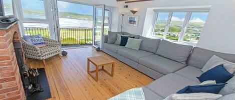 Cottage (4 Bedrooms) | Front of property