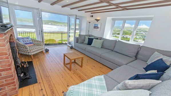 Cottage (4 Bedrooms) | Front of property