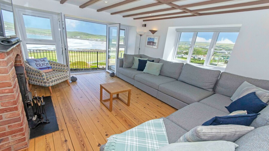 Stables Croyde 4 Bedrooms, Sleeps 8, Sea & Beach Views