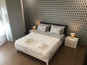 Chambre Quadruple Deluxe, plusieurs lits (TUFFATORE) | Bureau, espace de travail pour ordinateur portable, Wi-Fi gratuit