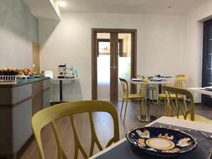 Petit déjeuner buffet servi tous les jours en supplément