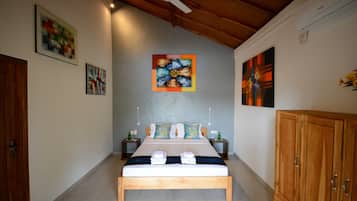 1 chambre, rideaux occultants, Wi-Fi gratuit, draps fournis