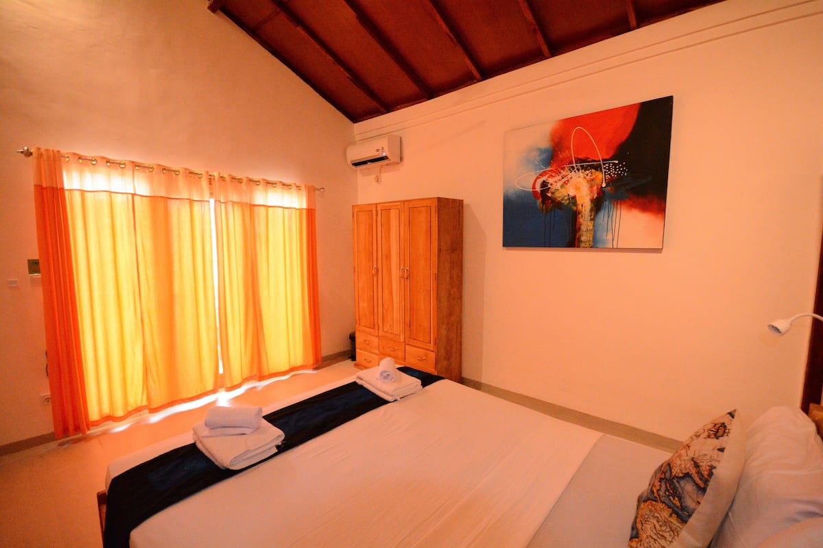 Bungalow Deluxe, vista a la alberca | 1 habitación, cortinas blackout, wifi gratis y ropa de cama