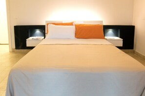 Desk, soundproofing, cots/infant beds, rollaway beds - Melus Maris (Syracuse)
