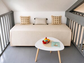 1 bedroom, iron/ironing board, free WiFi, bed sheets - LE DUPLEX, Gîte 2. Clos des Aigrettes, 30m from La Cotinière’s Port (Saint-Pierre-d'Oléron)