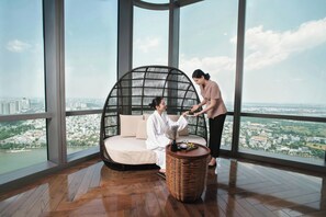 Sauna, hot tub, steam room, body treatments, body wraps, body scrubs