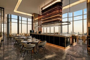 Bar (on property) - Vinpearl Landmark 81, Autograph Collection (Ho Chi Minh City)
