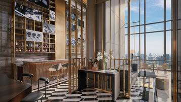 Un espace bar moderne avec un sol à carreaux, un comptoir et des sièges.