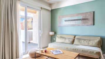 Leilighet, 1 soverom (3.2) | Oppholdsområde | En 60-centimeters TV med kabel-kanaler