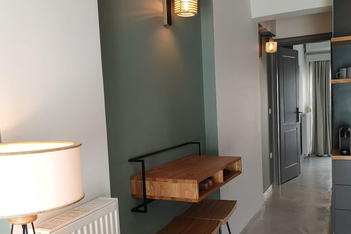 Apartment, 1 Bedroom (3.2) | 1 bedroom, in-room safe, desk, soundproofing