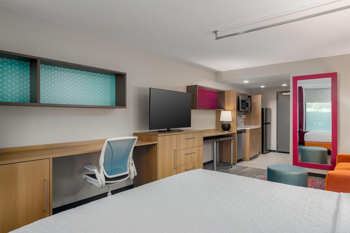 Hypo-allergenic bedding available, in-room safe, desk, laptop workspace