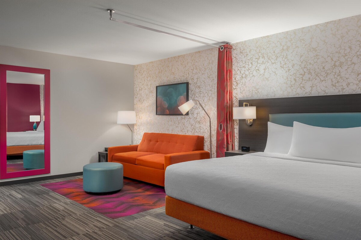 Hypo-allergenic bedding available, in-room safe, desk, laptop workspace