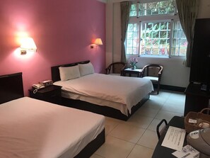 Elite Double Room | Desk, free WiFi, bed sheets