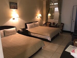 VIP Quadruple Room | Desk, free WiFi, bed sheets