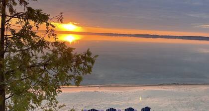 Summer Sand & Fun Beachfront Vacation Traverse City In Cottage