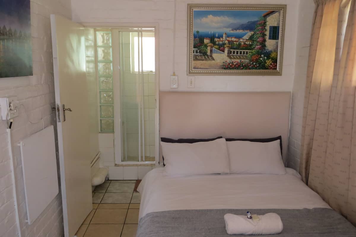 Comfort Double Room (8) | Premium bedding, in-room safe, desk, laptop workspace