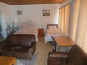Premium bedding, in-room safe, individually decorated - The Swiss Guesthouse (Randburg)