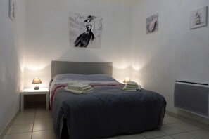 2 bedrooms, iron/ironing board, WiFi, bed sheets