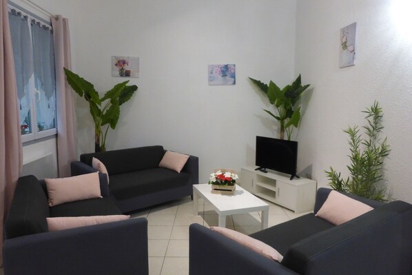 TV - COCOONING HOUSE IN QUIET (Cendras)