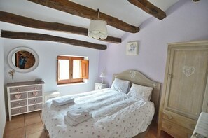 4 bedrooms, free WiFi, bed sheets - En verano, consultar antes de reservar. Se priorizan reservas de larga estada. (Pontons)