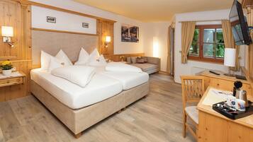 Superior-Doppelzimmer, Nichtraucher, Stadtblick | Hochwertige Bettwaren, Zimmersafe, individuell dekoriert