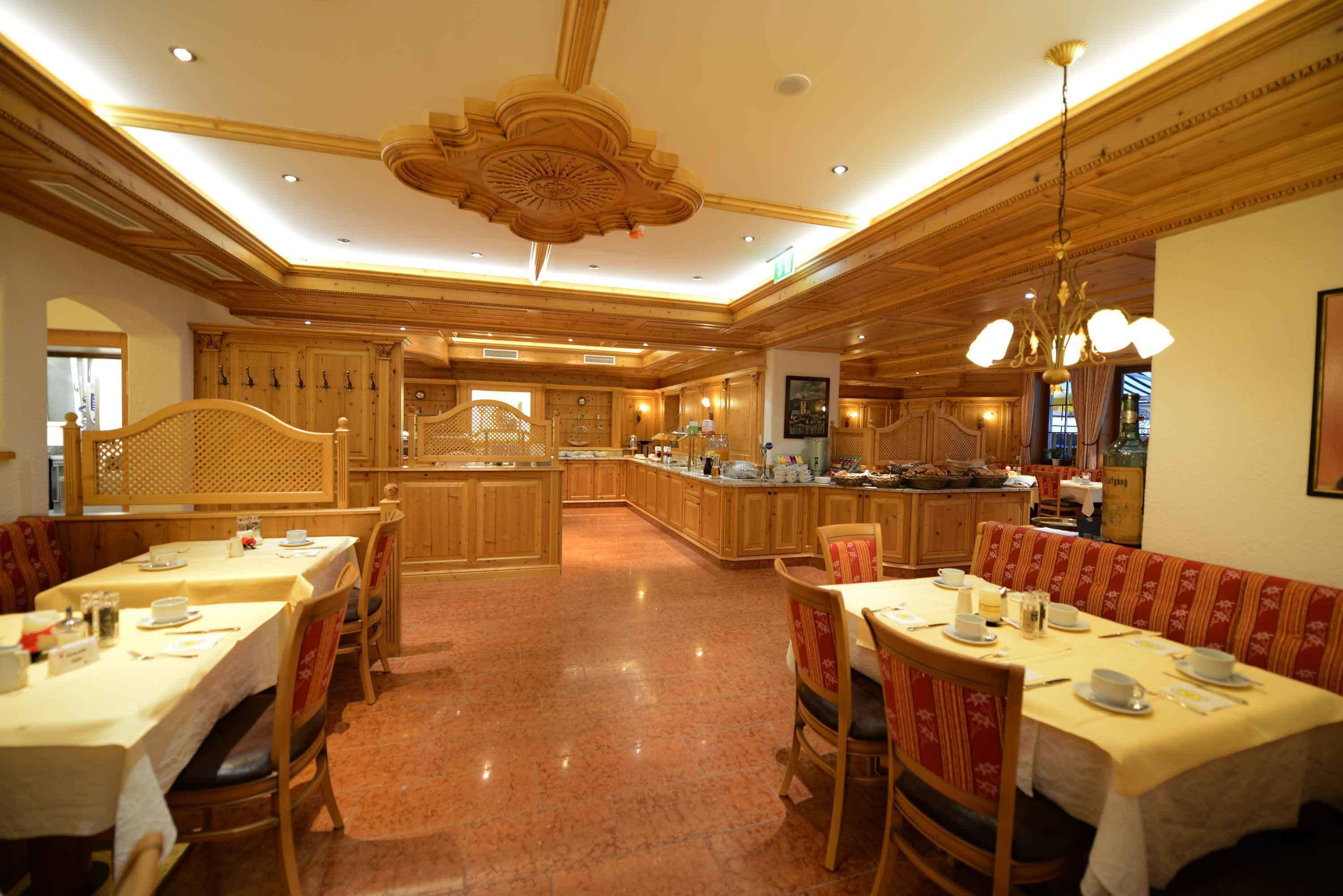 free daily full breakfast