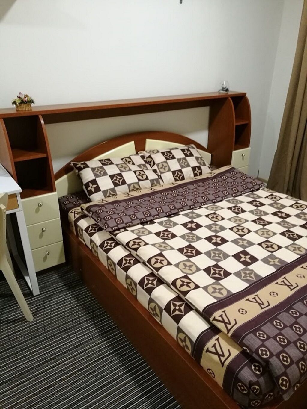 In-room safe, iron/ironing board, WiFi, bed sheets