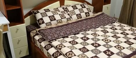 In-room safe, iron/ironing board, WiFi, bed sheets