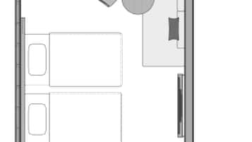 Plano de una habitación de hotel que muestra una cama, un escritorio, una silla, una mesita, un sofá, una ventana y un baño.