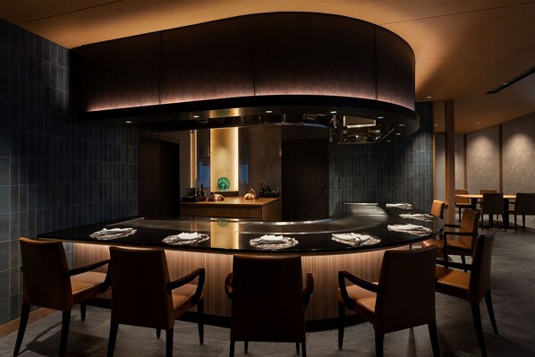 4 restaurants; breakfast, lunch, and dinner served - Okinawa Harborview Hotel (Naha)