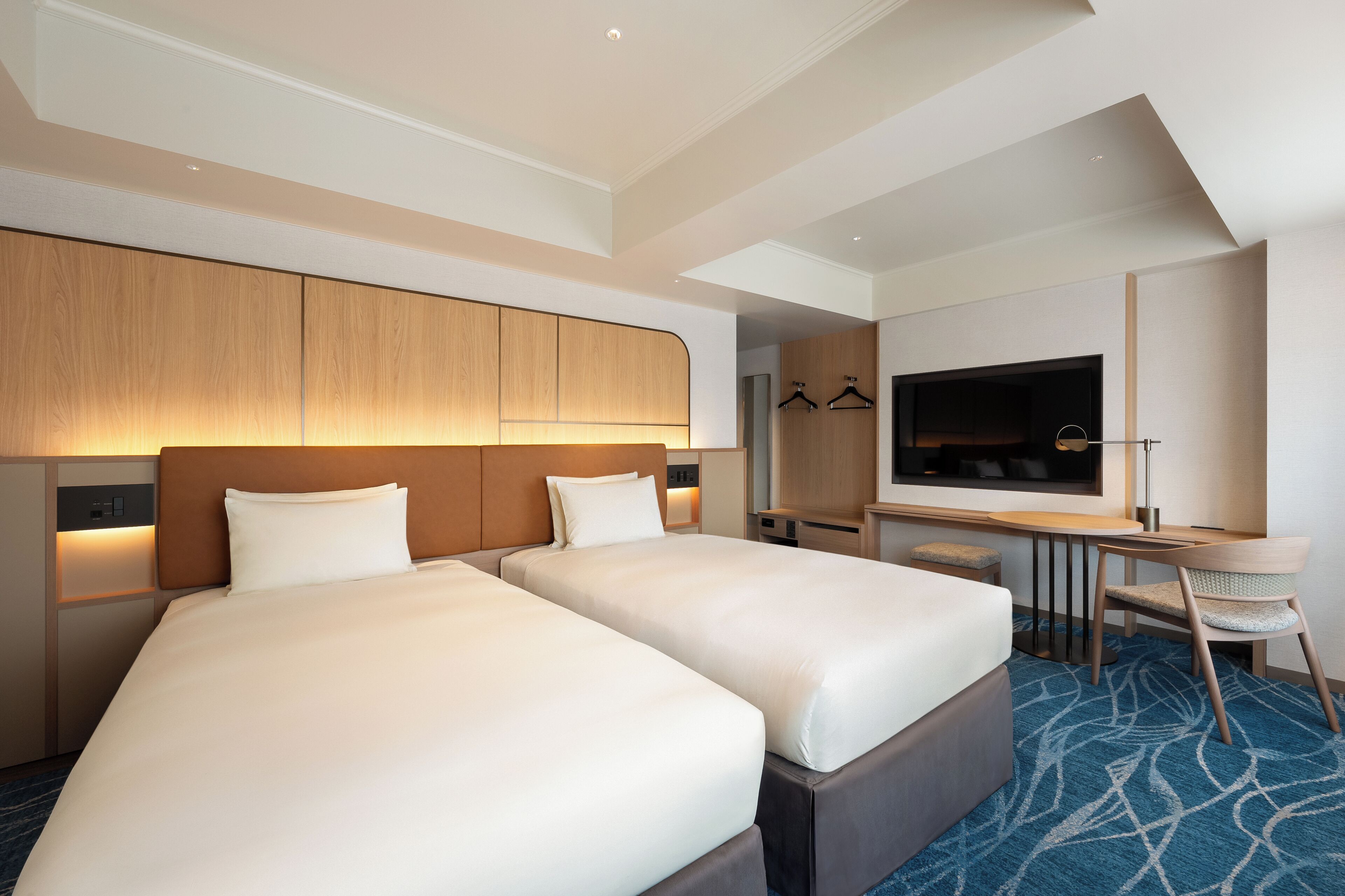 ตู้นิรภัยในห้องพัก, ผ้าม่านกันแสง, เตารีด/โต๊ะรีดผ้า, Wi-Fi ฟรี