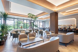 Lobby lounge - Okinawa Harborview Hotel (Naha)