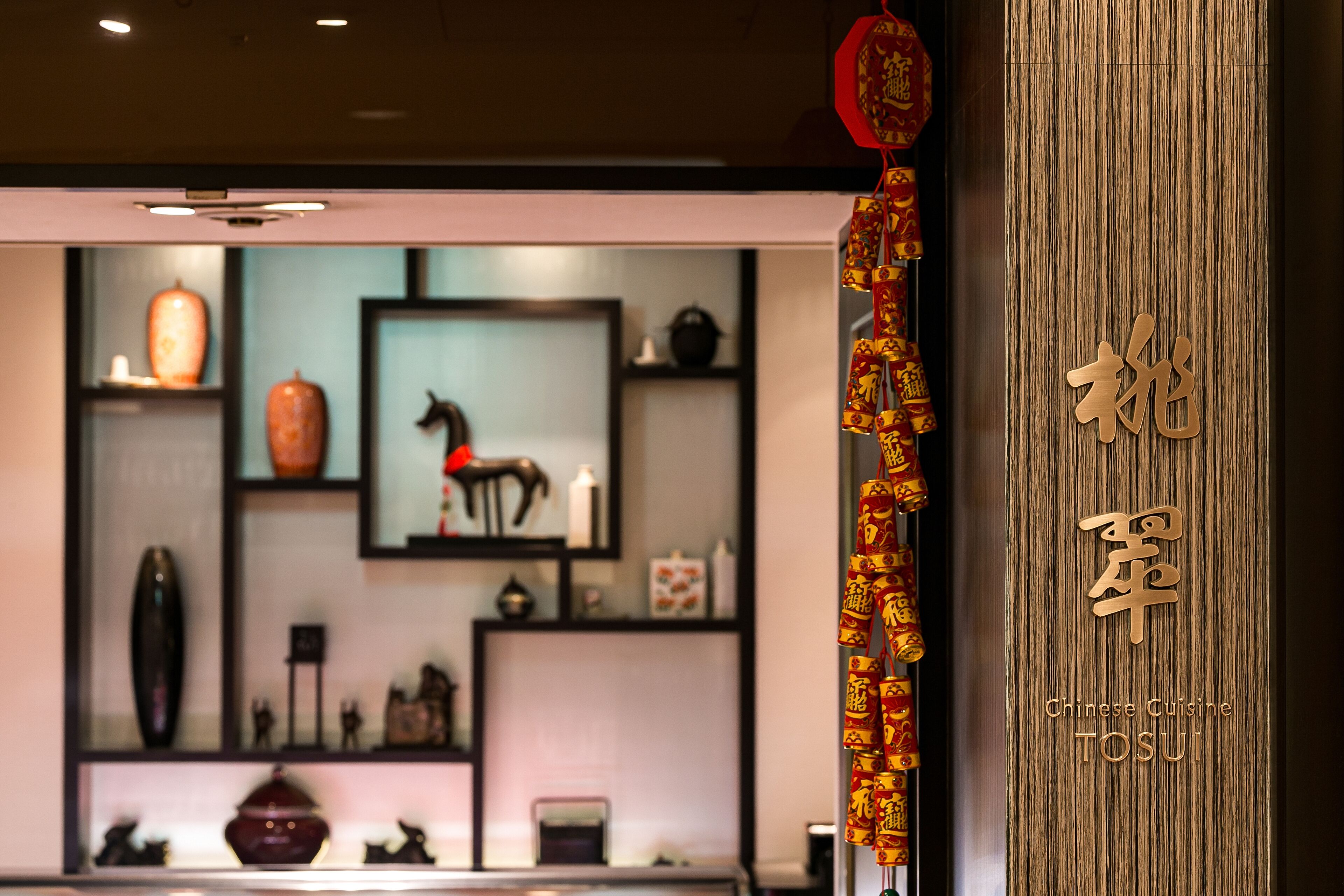 3 restaurants, breakfast served