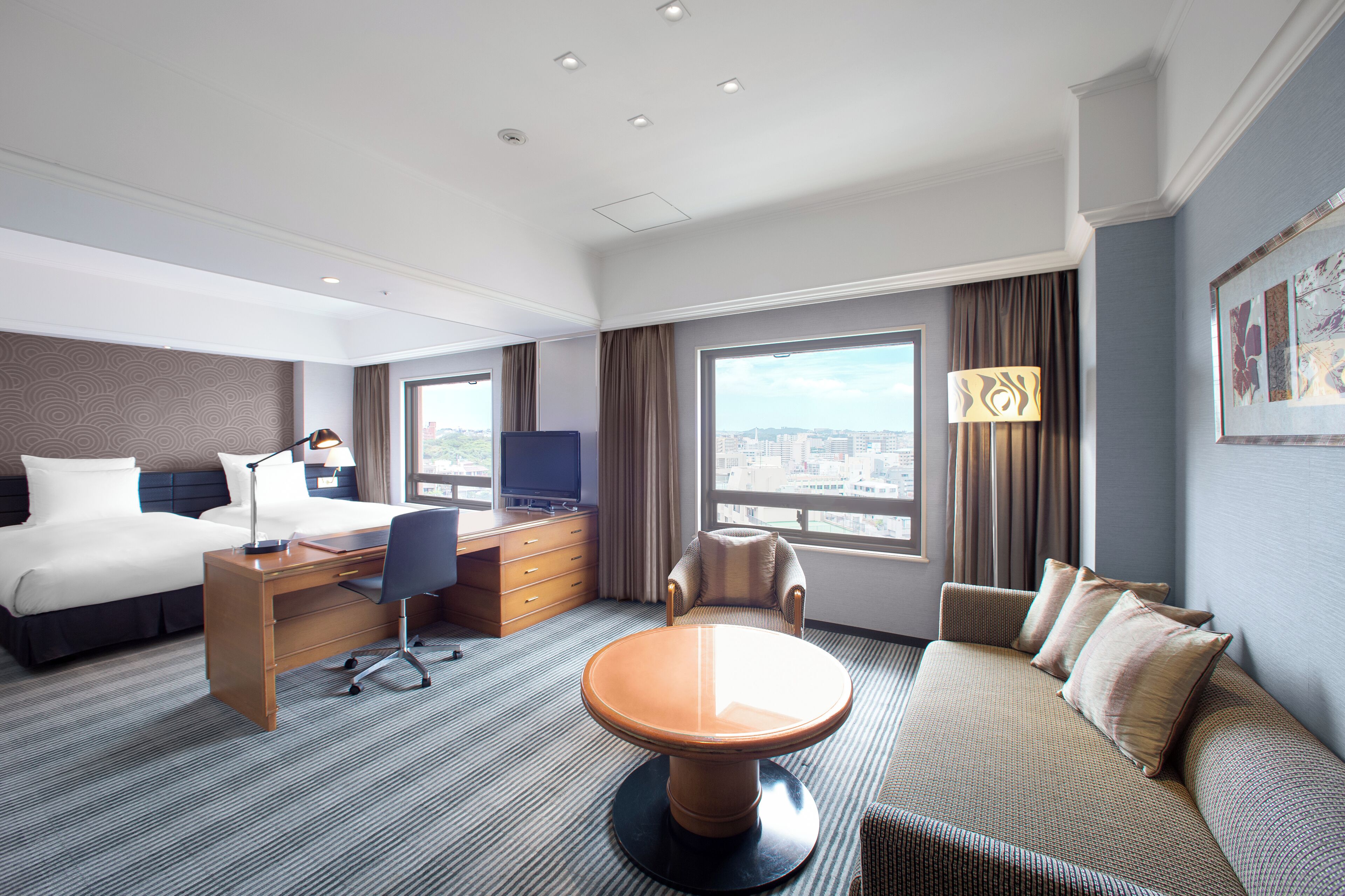 Tvåbäddsrum - icke-rökare (Crown Suite with Club Lounge Access) | Värdeförvaringsskåp på rummet och mörkläggningsgardiner