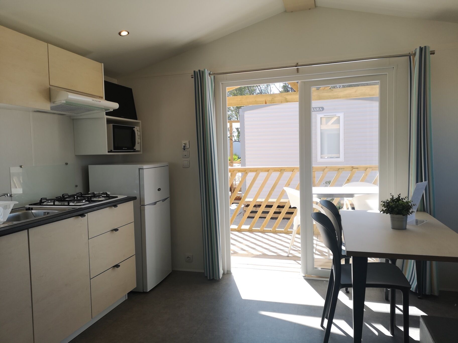 Bungalow, 2 slaapkamers (Salina) | Badkamer | Een douche, handdoeken