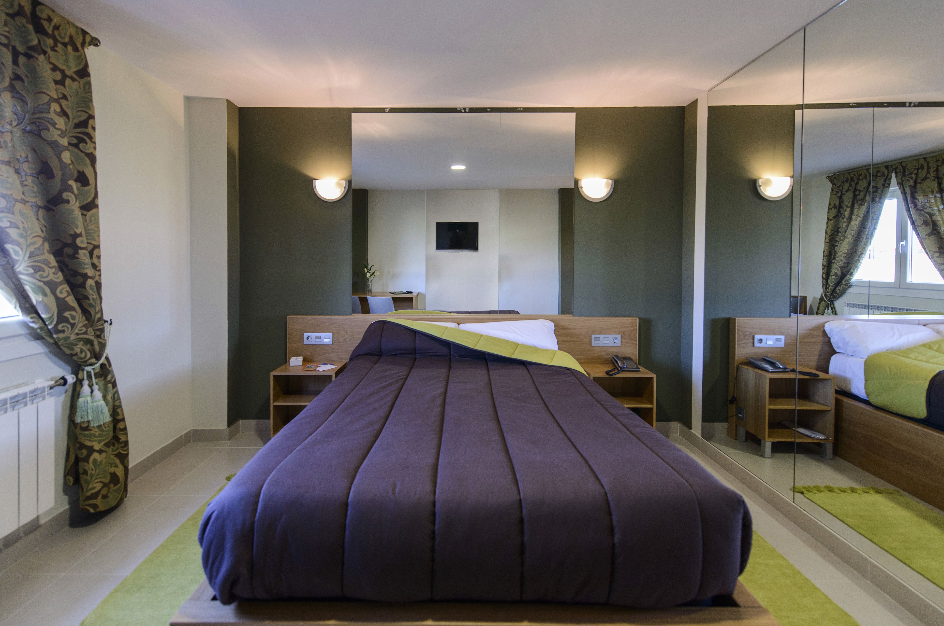 desk, blackout curtains, soundproofing, free cots/infant beds