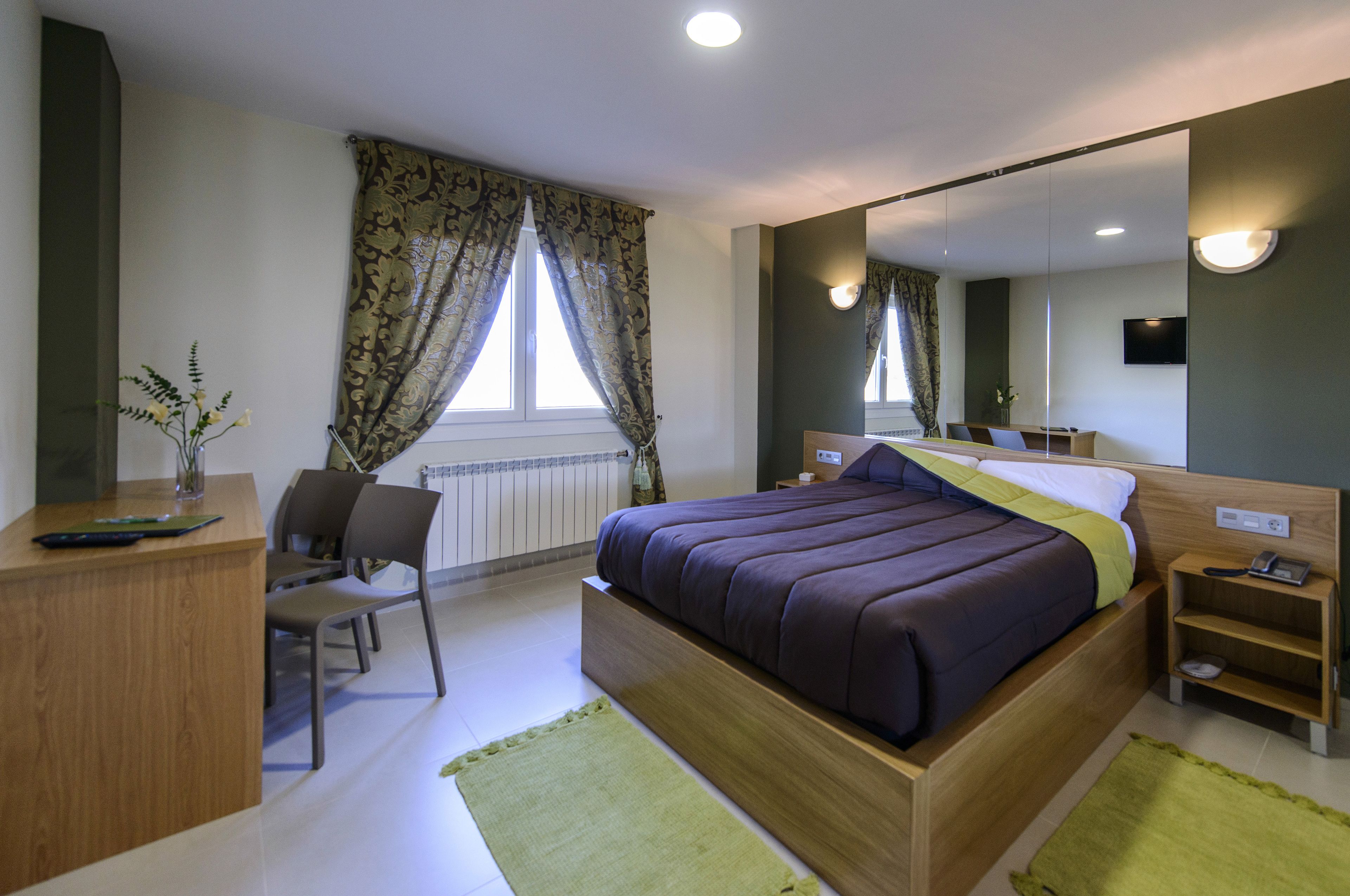 desk, blackout curtains, soundproofing, free cots/infant beds