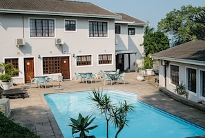BBQ/picnic Area - African Sands Bed & Breakfast (aManzimtoti)