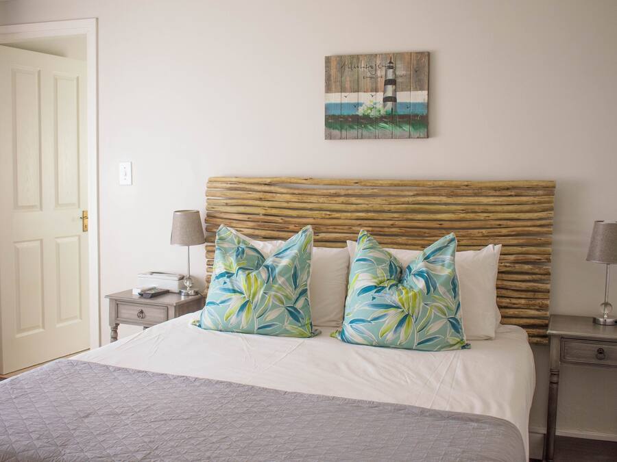 Quarto luxo, 1 cama Queen (Queen) | Frigobar, cofres nos quartos, escrivaninha, Wi-Fi de cortesia