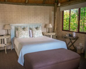 Superior Quadruple Room | Premium bedding, minibar, in-room safe, individually decorated - African Sands Bed & Breakfast (aManzimtoti)
