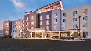 A modern hotel with multiple floors, a covered entrance, and a parking lot. - TownePlace Suites by Marriott Salt Lake City Draper (Draper)