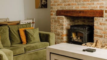 Småhus, eget bad, bakgårdsutsikt (Cottage) | Oppholdsområde